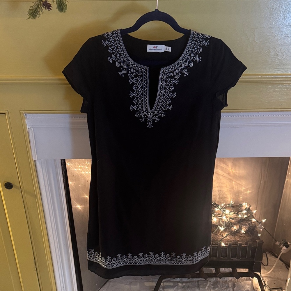 Vineyard Vines sz 2 Black Embroidered Women's dress short sleeves